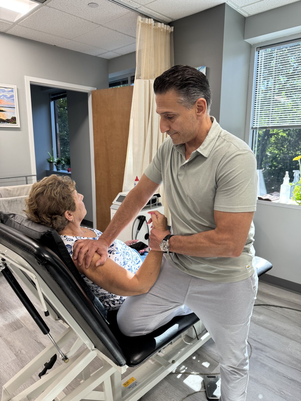 Medical Dr Preforming Manual Therapy