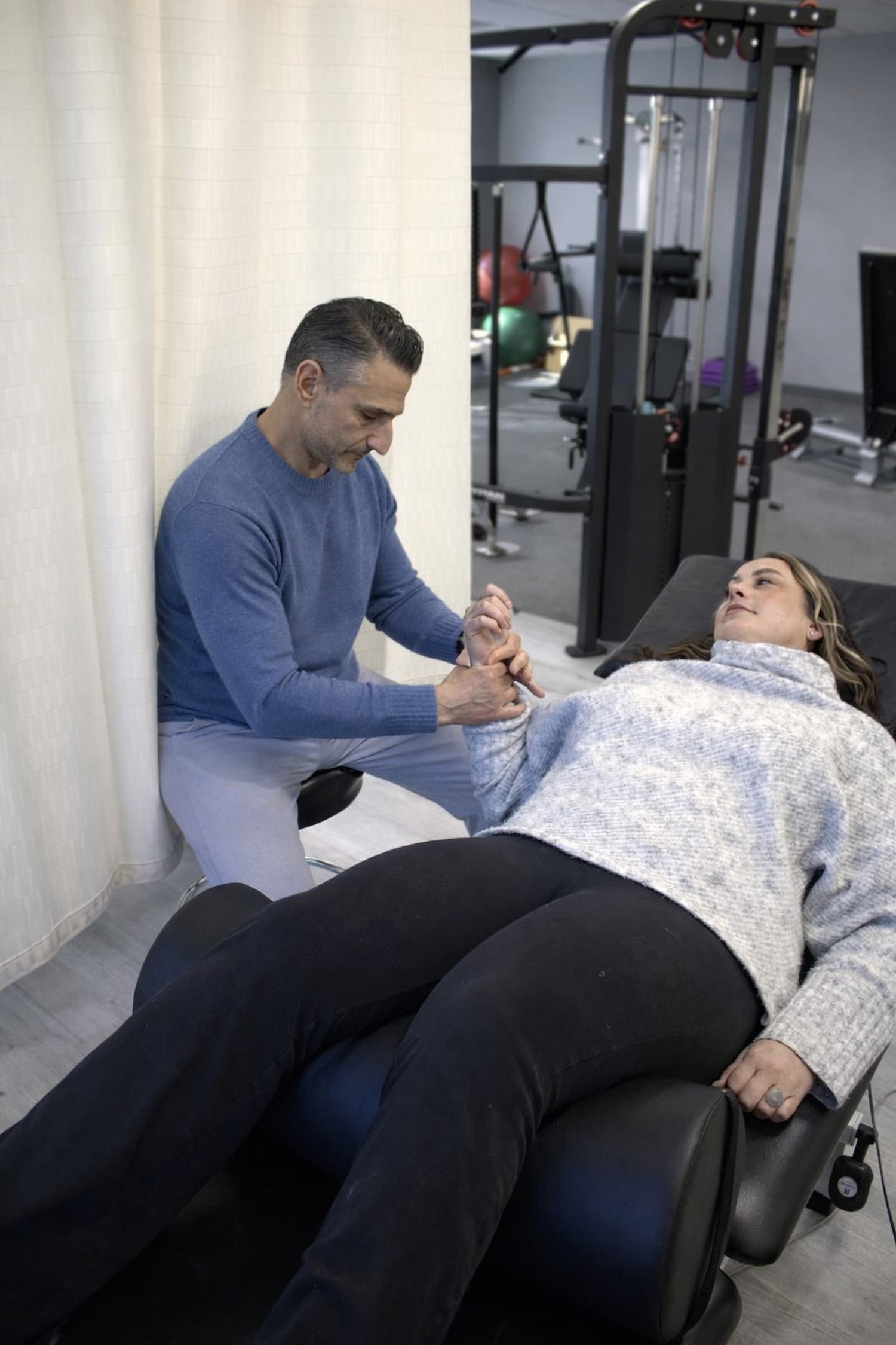 Physical therapist treating carpal tunnel syndrome in Wayne NJ clinic setting